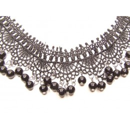 Čipkový náhrdelník čierny s perličkami