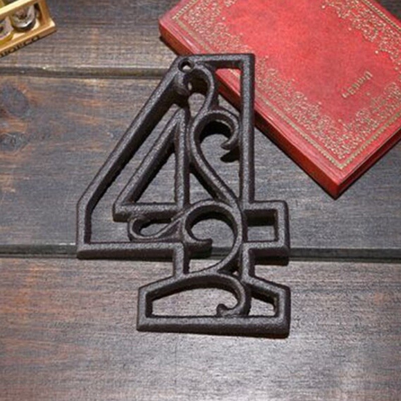 Litinové, železné číslo 4, dekorace na dům, domovní číslo na hřebík