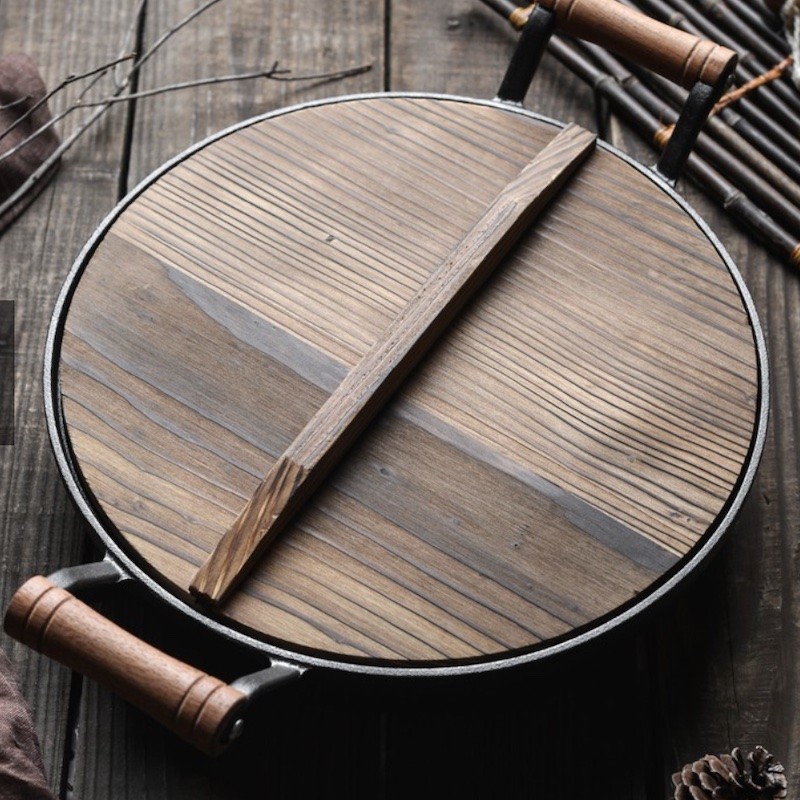 Litinová wok pánev 33cm s dřevěnou pokličkou