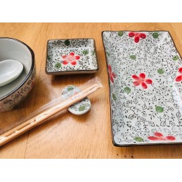 Sushi készlet két személyre, japán stílusban virágmotívummal
