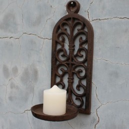 Závesný liatinový svietnik, držiak na sviečku, výklopný na stenu
