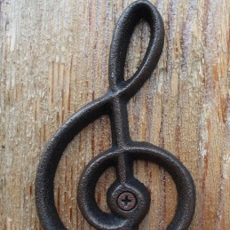 Liatinový dekoratívny háčik, vešiak husľový kľúč, vintage