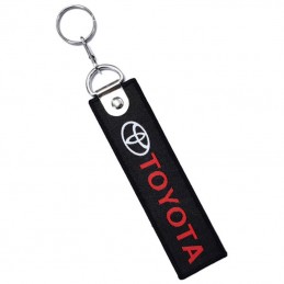 Přívěsek na klíče, textilní vyšívaná klíčenka s motivem Toyota