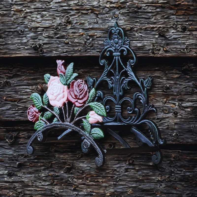 Żeliwny uchwyt na wąż ogrodowy, ozdobny, róża
