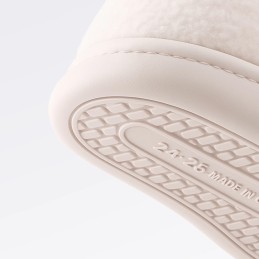 Dětské teplé nesmekavé plyšové bačkory beránek