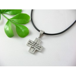 Přívěsek křížek s ornamentem z chirurgické oceli